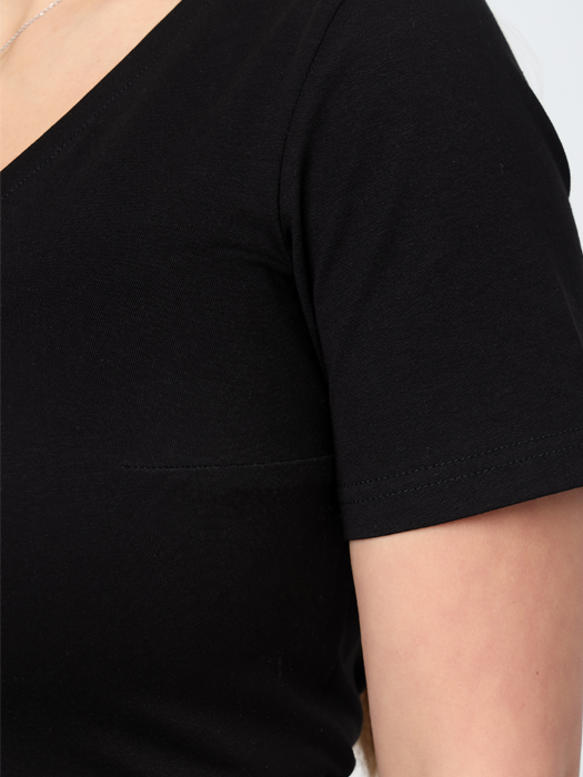 Футболка с вырезом (Черный)